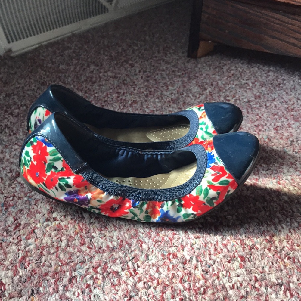 Floral scrunch flats